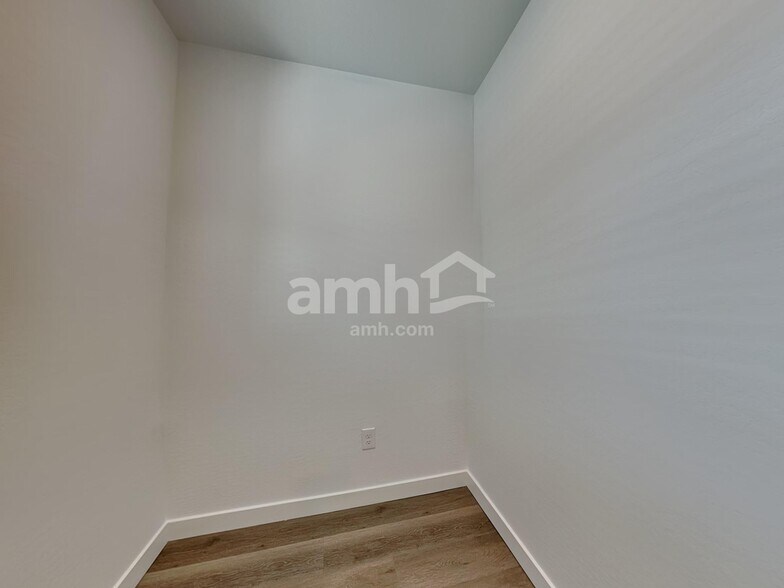 Building Photo - 4511 S 97th Dr