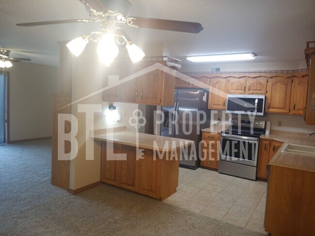 Building Photo - Condo by Lake with RV Spot!! 55+ Community