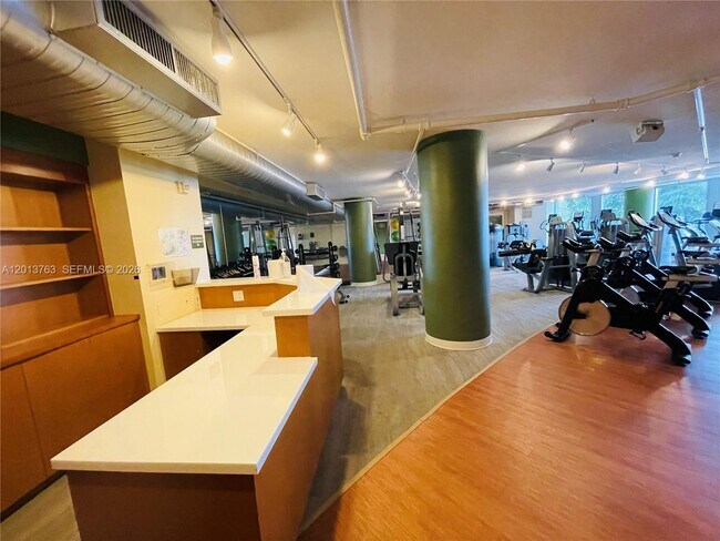 Building Photo - 2681 N Flamingo Rd