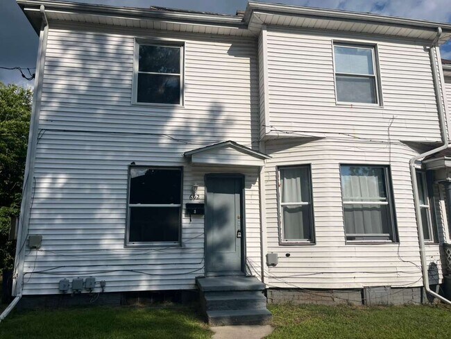 Building Photo - 536 W Mishawaka Ave