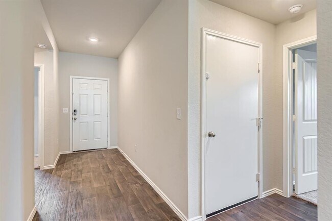 Building Photo - 6417 Wideleaf Dr