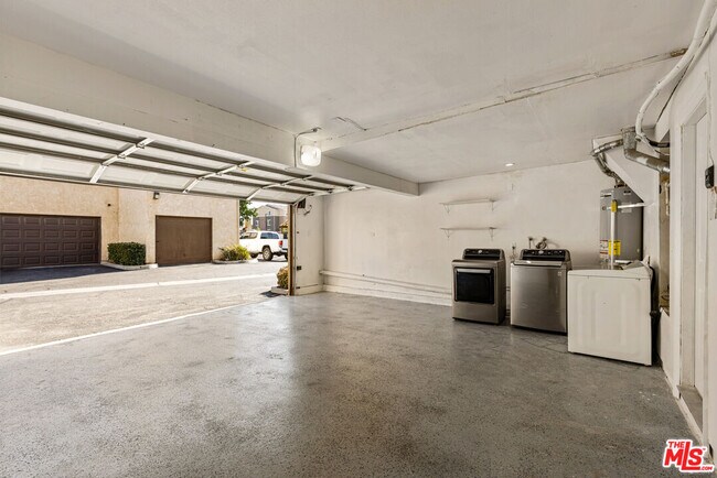 Building Photo - 1836 E Ave J2