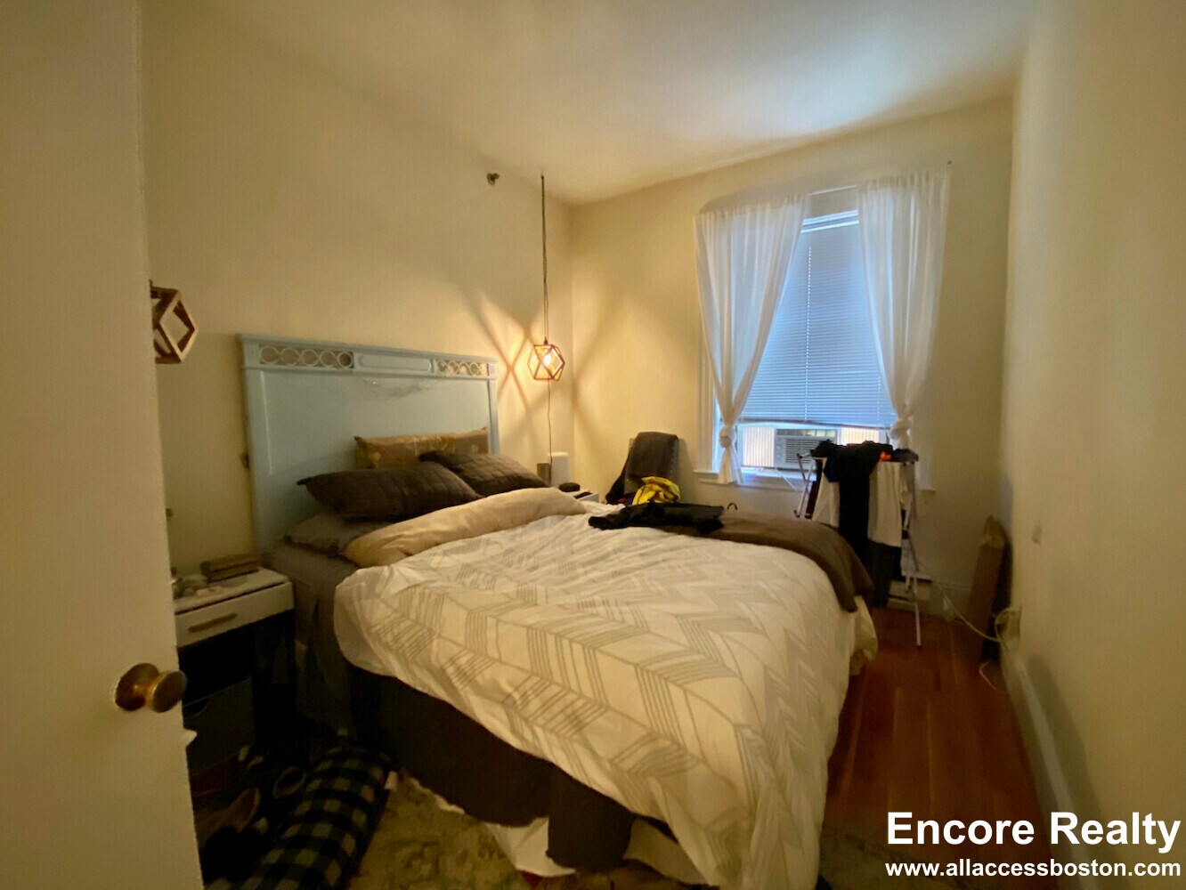 Building Photo - 913 Boylston St