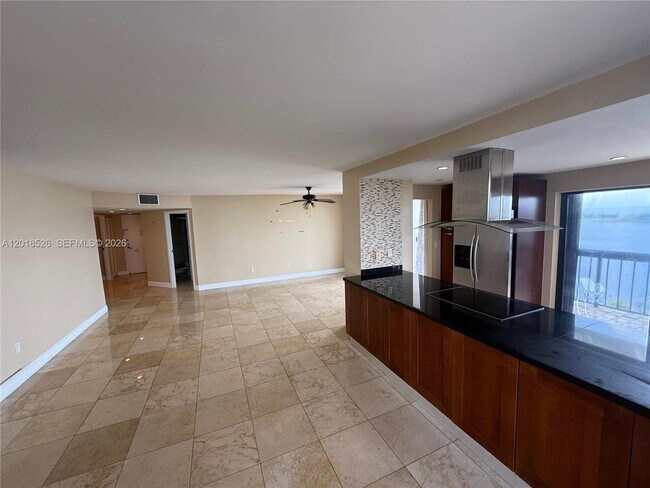 Building Photo - 2333 Brickell Ave