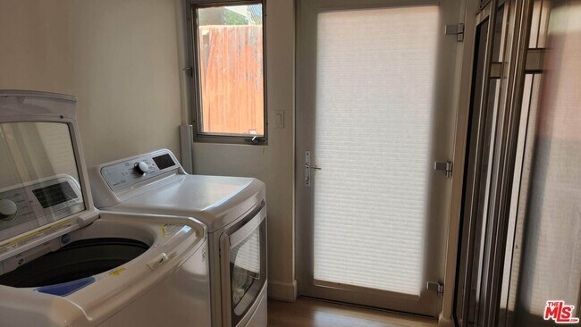 Building Photo - 7008 Vista Del Mar Ln