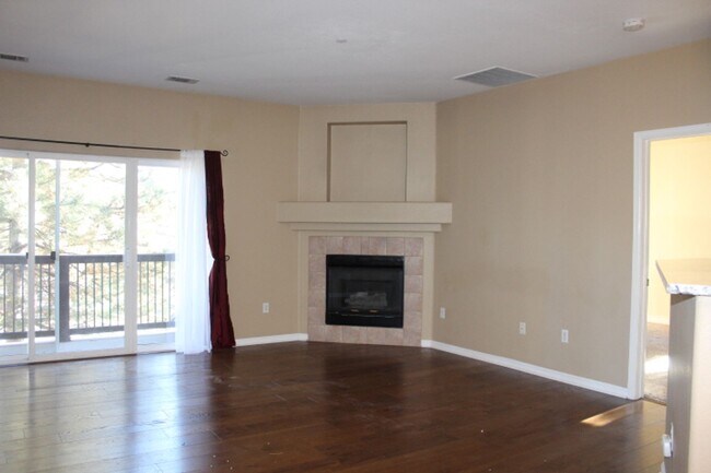 Building Photo - Littleton 2 br/2 ba Condo in Mountain Gate III!