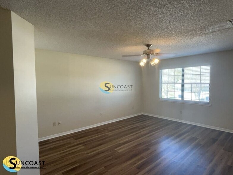 Building Photo - 8702 Bandera Cir S