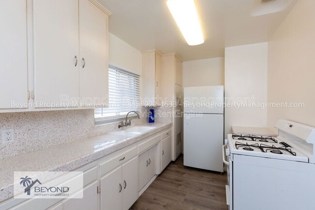 Building Photo - 4437.5 Menlo Ave