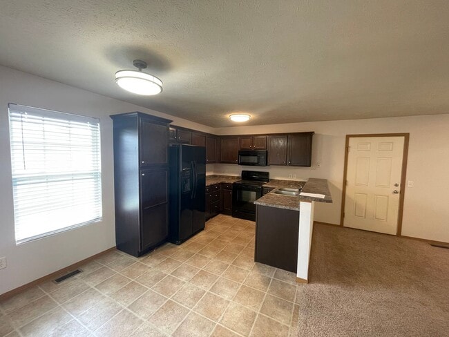 Building Photo - 3 Bedroom in Republic School District!