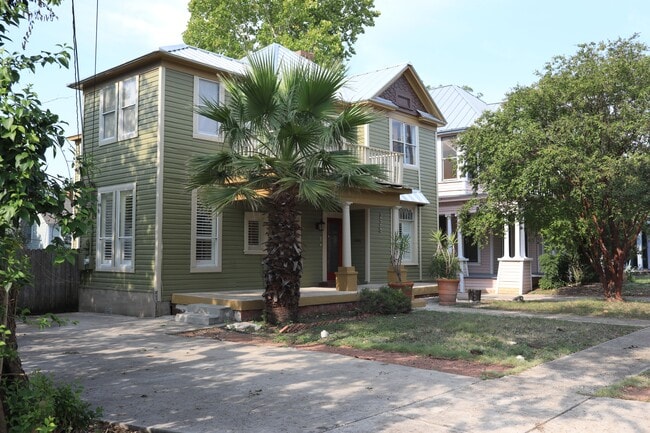 Primary Photo - 228 W Woodlawn Ave