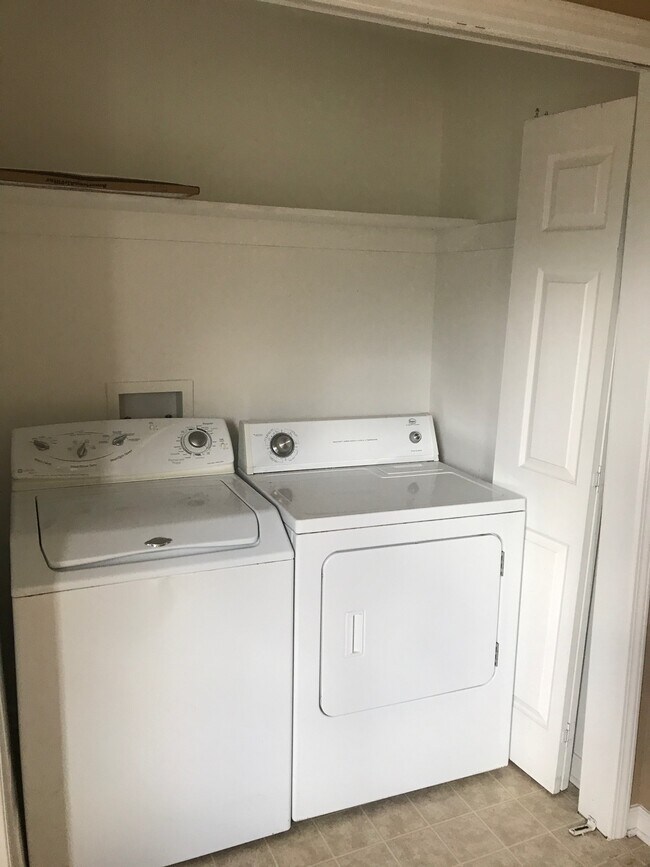 Building Photo - 814 King Arthur Dr