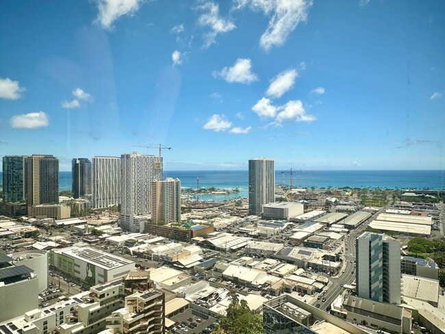 Building Photo - 1 bedroom 1 bath in Highly Desirable Building