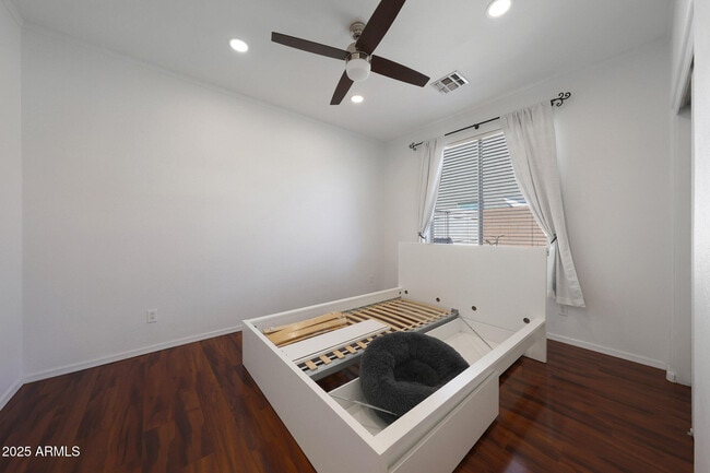 Building Photo - 1642 W Windsong Dr