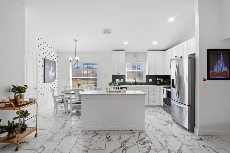 Building Photo - 242 Blue Jay Way