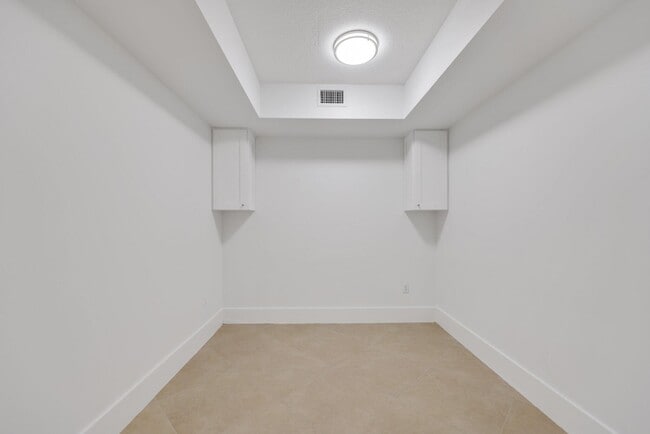 Building Photo - 250 NE 3rd Ave