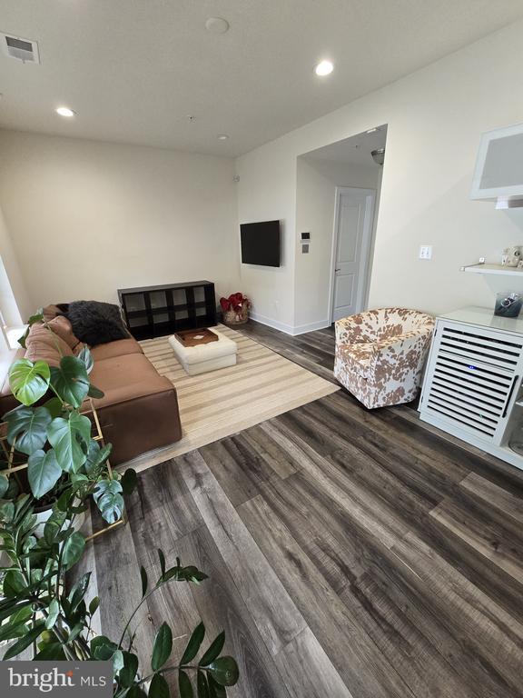 Building Photo - 2842 Golden Gate Ct