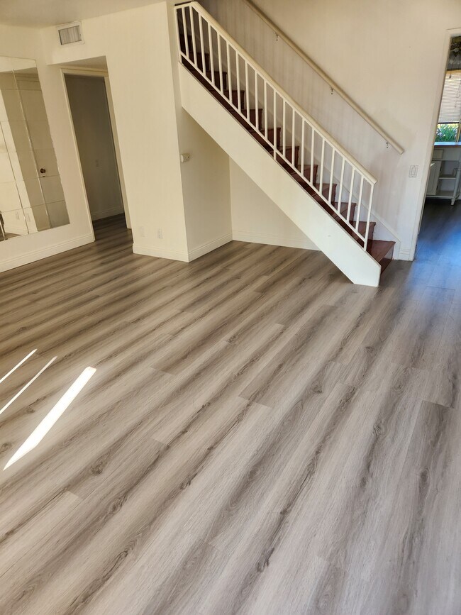 Building Photo - 886 Danvers Cir