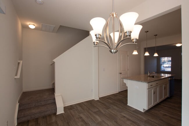 Building Photo - Two bedroom 2 1/2 bath townhome in great l...