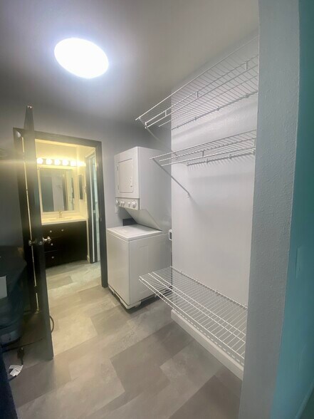 Walk iin closet, washer, dryer - 5333 Brody Dr
