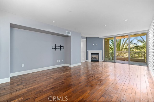 Building Photo - 3052 Scholarship