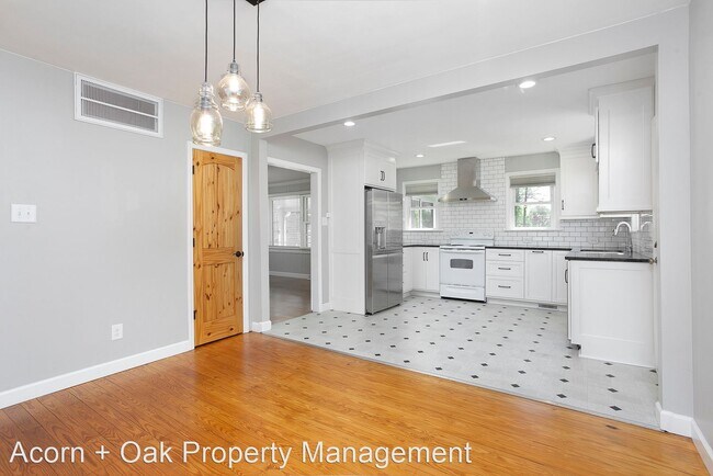 Building Photo - 2 br, 1 bath House - 1305 Sedgefield St.