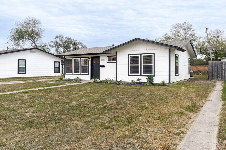 Building Photo - 4222 Sherwood Dr