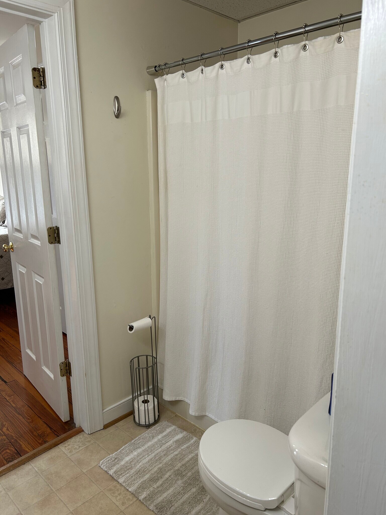 Bathroom - 505 Hawke St