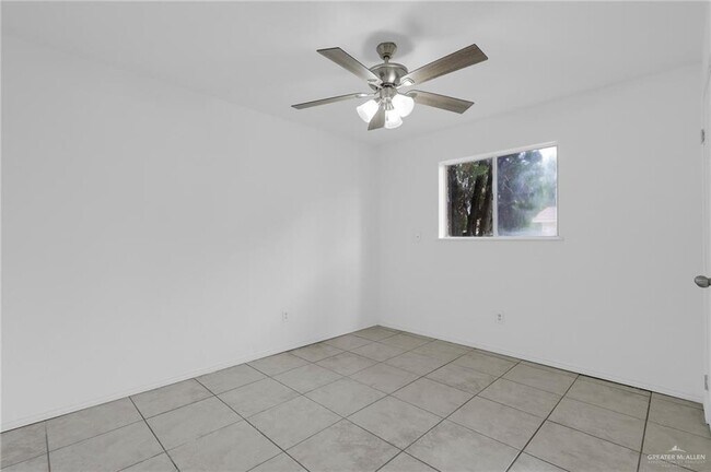 Building Photo - 1307 E Helmer St