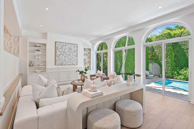 Building Photo - 245 Everglade Ave