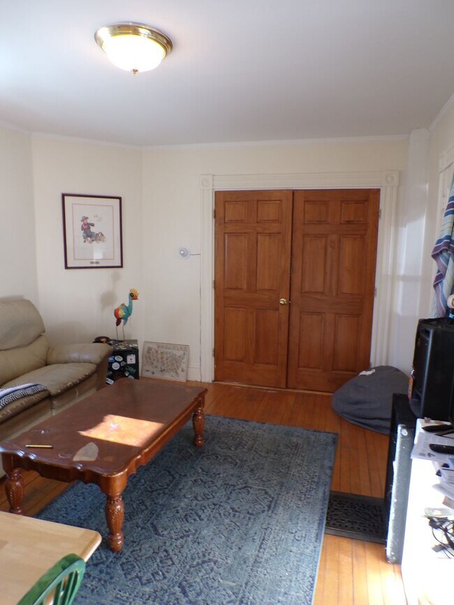 Building Photo - 84 College Ave