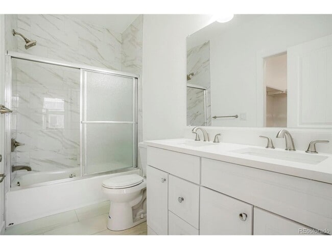 Building Photo - Spacious 2 Bed 2.5 Bath in the heart of Baker!