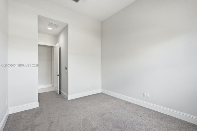 Building Photo - 4662 Estates Cir