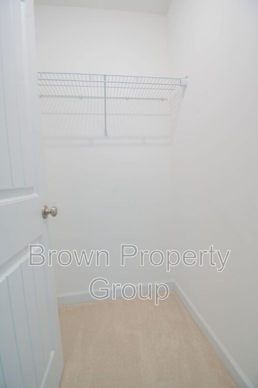 Building Photo - 2220 Oldenburg Ln