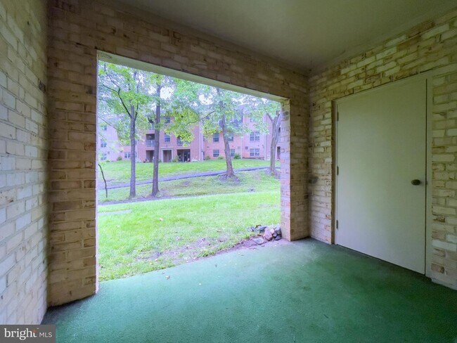 Building Photo - 5906 Cove Landing Road Unit 102