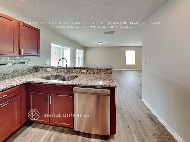 Building Photo - 10732 Southern Forest Dr