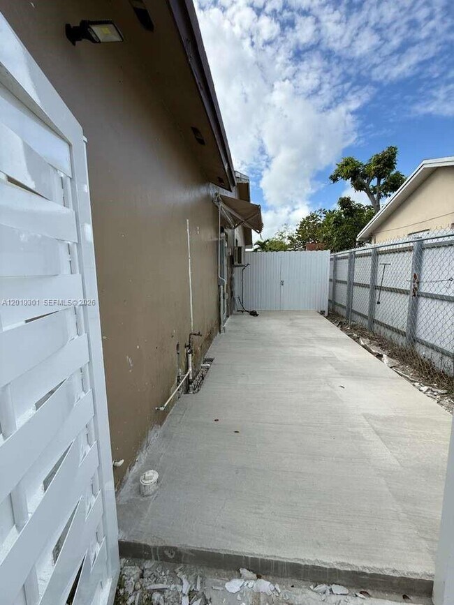 Building Photo - 25948 SW 132nd Ave