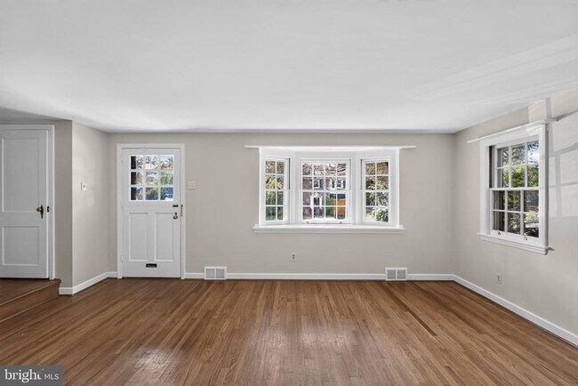 Building Photo - 216 Huron Ave