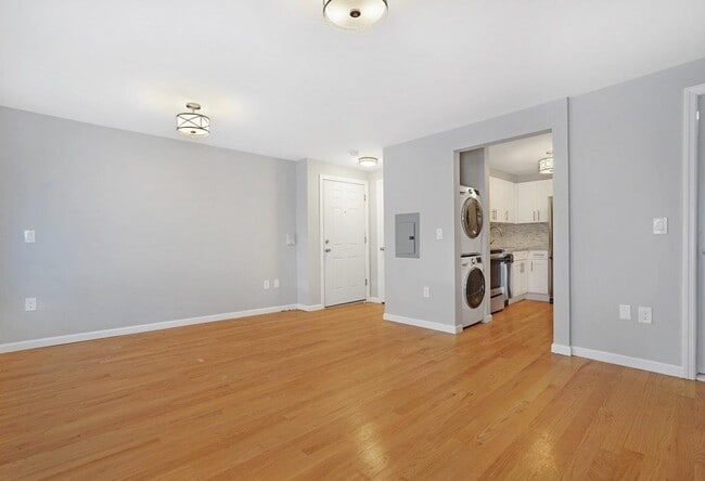 Building Photo - 565 1st St