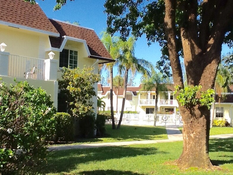 Building Photo - 770 SE 2nd Ave