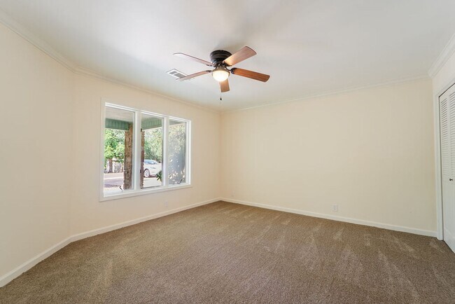 Building Photo - Charming 3 Bedroom, 2 Bathroom home! Call 501-922-9997 to set up a showing today!