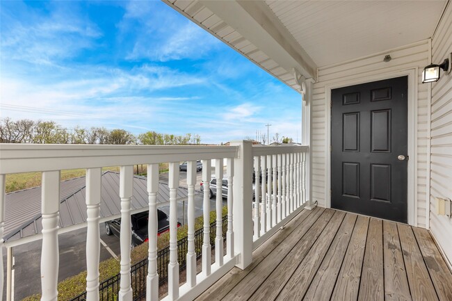 Building Photo - 6303 Spring River Dr