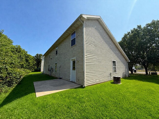 Building Photo - 1709 Hanover Blvd