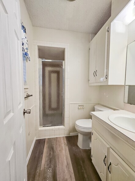 Building Photo - 2513 NW Robinhood Dr