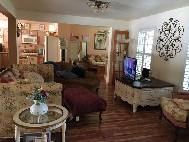 Building Photo - 2215 Old Mill Rd