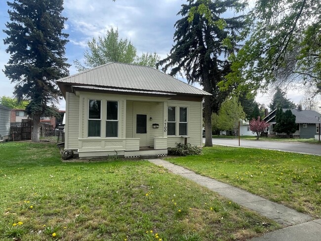 Building Photo - Charming 3 Bedroom Home Near Downtown Elle...