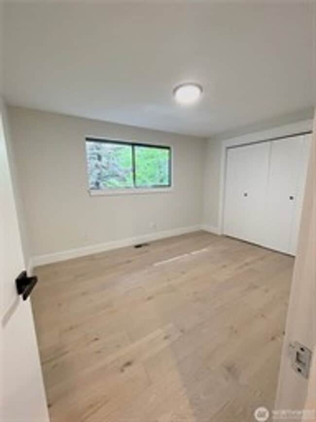 Building Photo - 3Bd/2.5Ba Mercer Island House