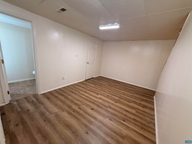 Building Photo - 2319 Finch Ct
