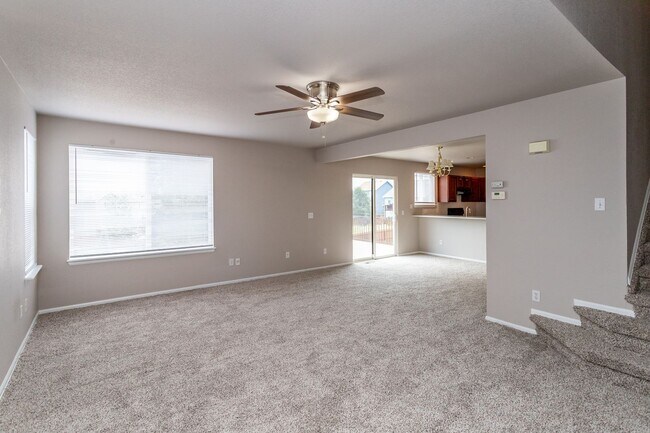 Building Photo - Beautiful 4-bedroom 3-bath located in Stetson Hills!