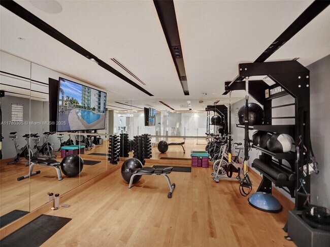 Building Photo - 900 Biscayne Blvd