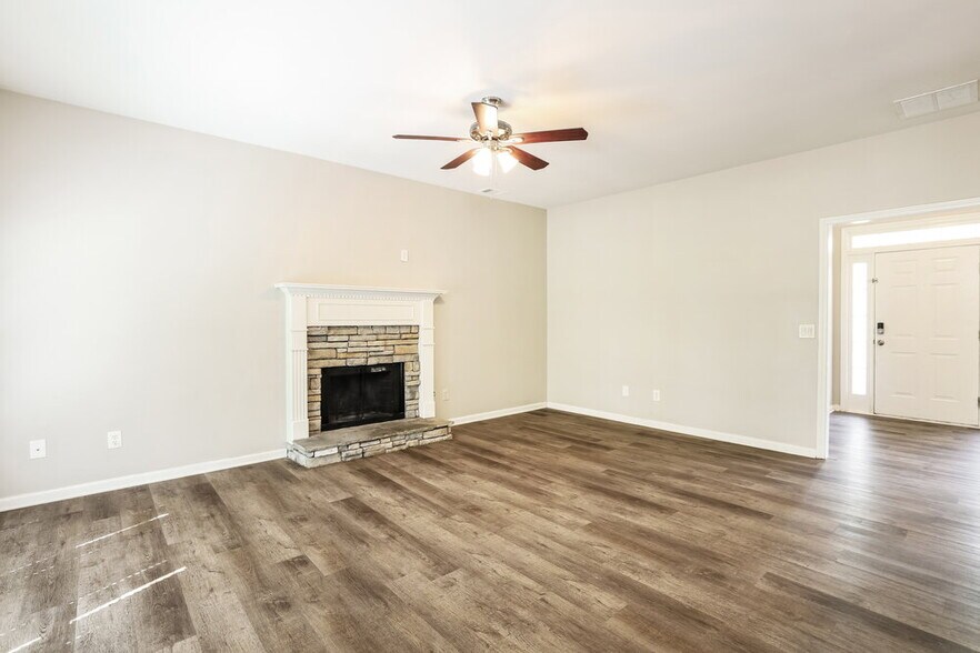 Building Photo - 10038 Harmon Springs Dr